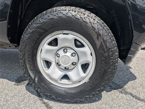 Used 2022 Toyota Tacoma SR5 RWD image 9