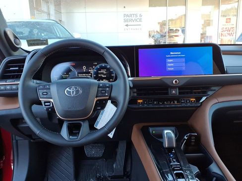 New 2025 Toyota Crown Signia Limited image 8