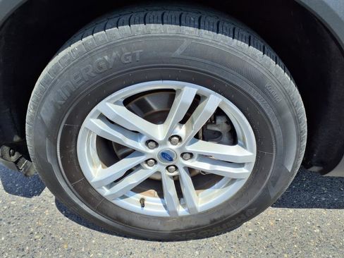 Certified 2022 Ford Explorer XLT w/ Equipment Group 202A image 11