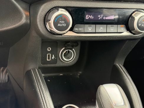 Used 2019 Nissan Kicks SV FWD image 28