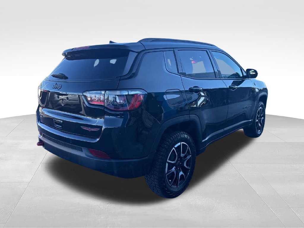 Used 2025 Jeep Compass Trailhawk AWD/4WD image 6