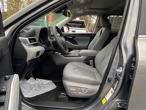 New 2026 Toyota Highlander XLE image 6