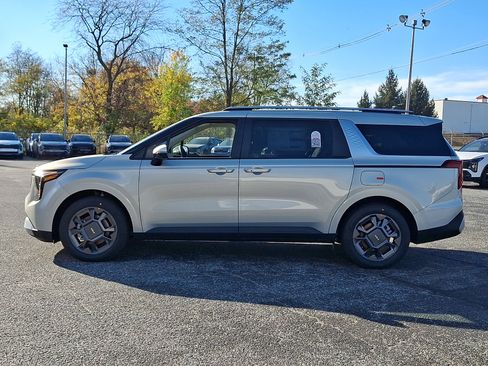 New 2026 Kia Carnival EX FWD image 5