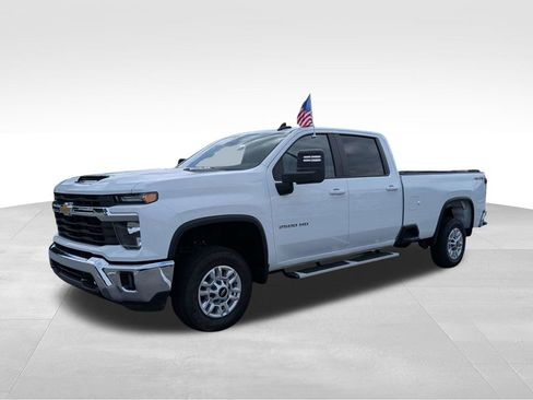 Used 2025 Chevrolet Silverado 2500 LT w/ Convenience Package AWD/4WD image 8