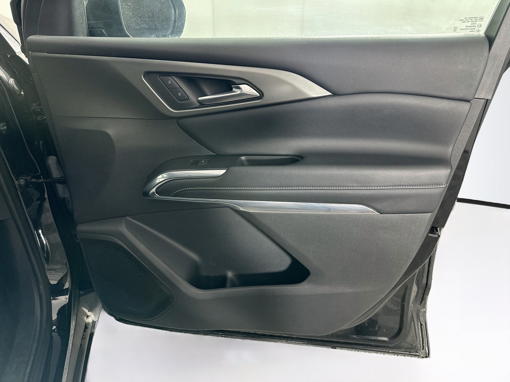 Used 2025 Chevrolet Traverse LT FWD image 33