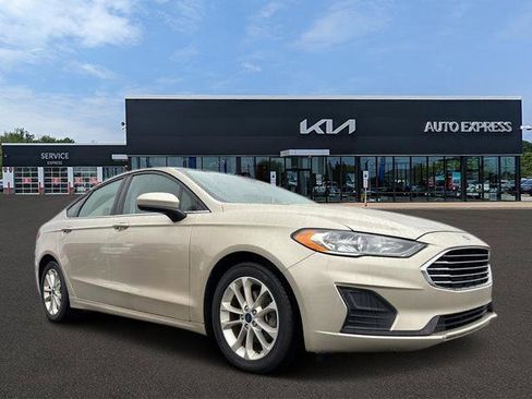 Used 2019 Ford Fusion SE image 1