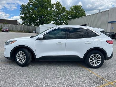 Used 2021 Ford Escape SE w/ Convenience Package FWD image 3