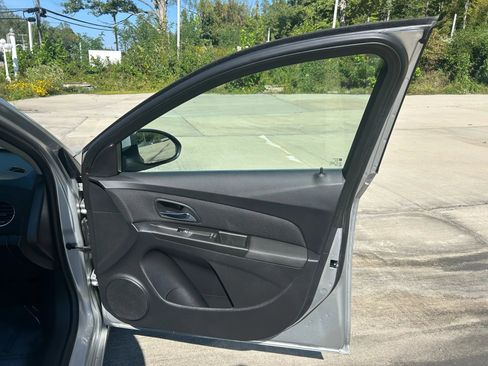 Used 2016 Chevrolet Cruze LT image 15