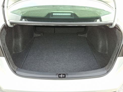 Used 2025 Toyota Corolla LE image 28