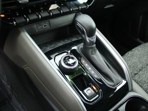 Certified 2024 Chevrolet Colorado ZR2 w/ ZR2 Bison Edition image 21