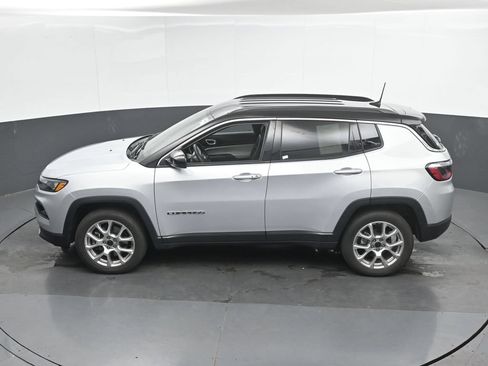 Used 2025 Jeep Compass Limited AWD/4WD image 37