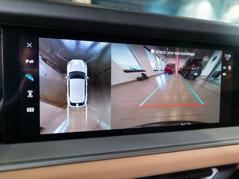 Certified 2024 Porsche Cayenne AWD/4WD image 29