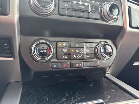 Used 2019 Ford F250 Platinum w/ Platinum Ultimate Package AWD/4WD image 23