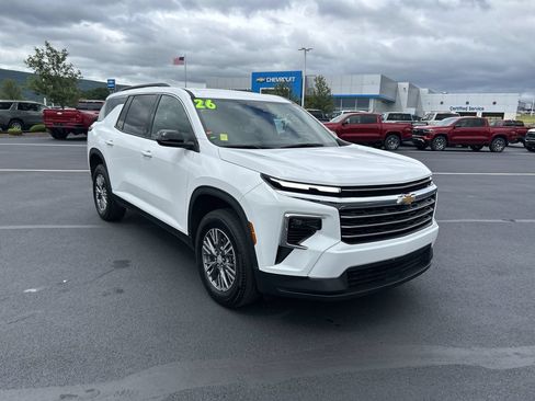 Used 2026 Chevrolet Traverse LT AWD/4WD image 1