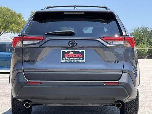 Used 2021 Toyota RAV4 LE w/ Carpet Mat Package (TMS) FWD image 5