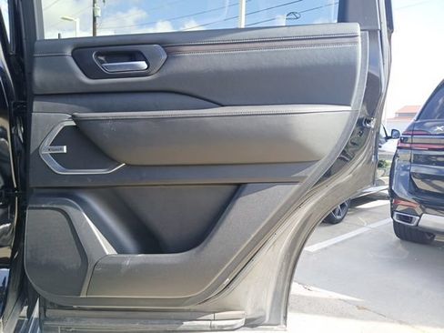 Used 2025 Nissan Armada Platinum w/ Convenience Package RWD image 10
