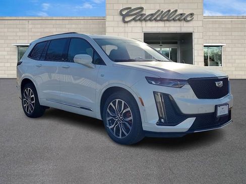Used 2022 Cadillac XT6 Sport w/ Technology Package image 8