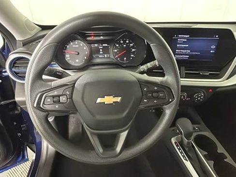 Used 2024 Chevrolet Trax LS w/ LS Convenience Package FWD image 15