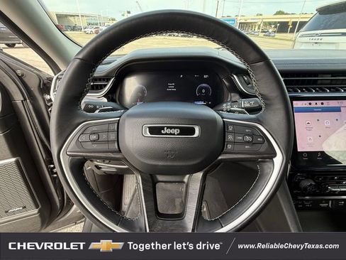 Used 2022 Jeep Grand Cherokee Limited w/ Luxury Tech Group II AWD/4WD image 13