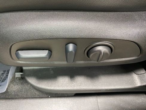 Used 2023 Chevrolet Equinox RS image 41