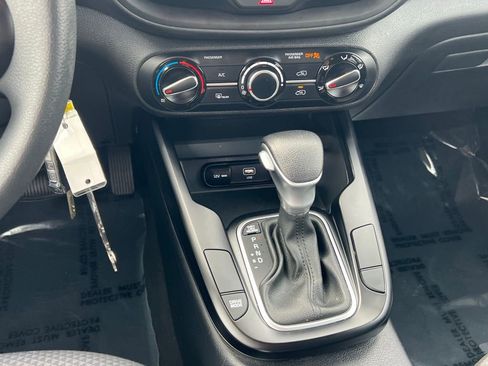 Used 2023 Kia Soul LX w/ LX Technology Package FWD image 19