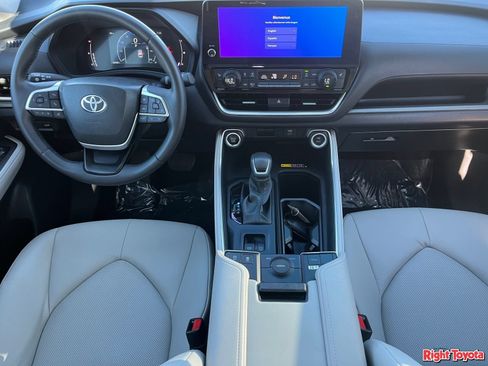Certified 2025 Toyota Grand Highlander FWD image 16