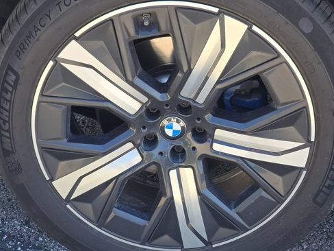 Used 2022 BMW iX xDrive50 w/ Premium Package AWD/4WD image 9