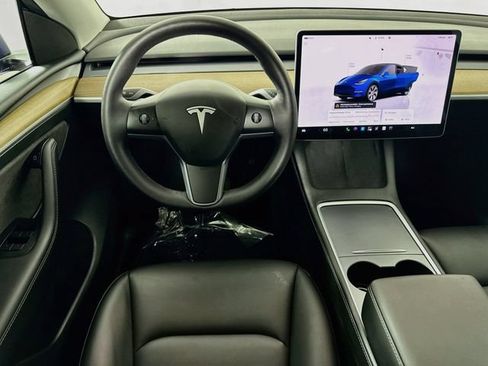 Used 2023 Tesla Model Y AWD image 39