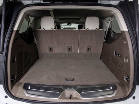 Used 2023 GMC Yukon XL Denali w/ Denali Reserve Package AWD/4WD image 9