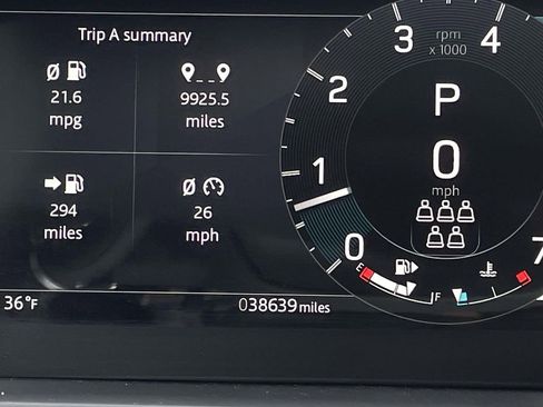 Used 2025 Land Rover Discovery S image 17