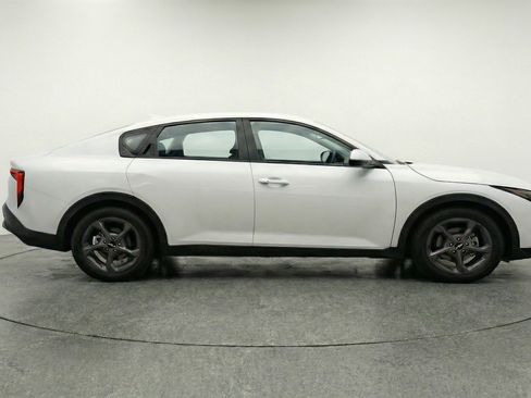 Used 2025 Kia K4 LXS image 11