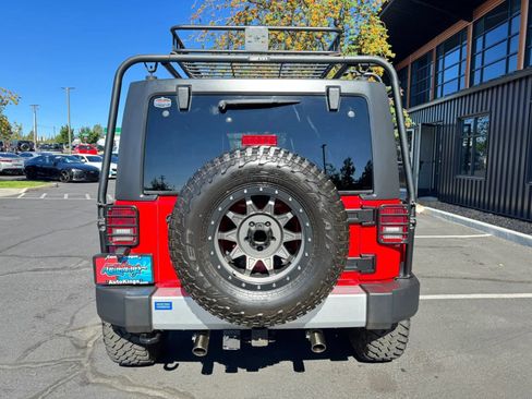 Used 2014 Jeep Wrangler Unlimited Sahara w/ Max Tow Package AWD/4WD image 4