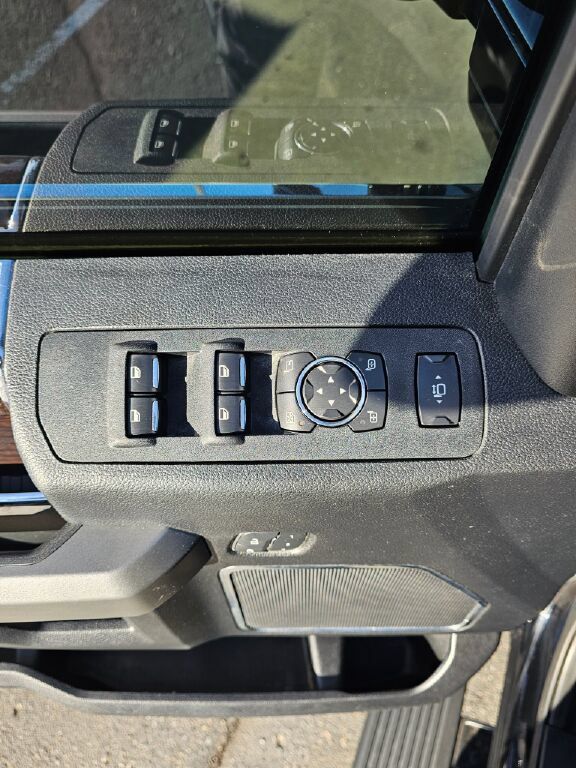 Used 2017 Ford F250 Platinum w/ Platinum Ultimate Package AWD/4WD image 39