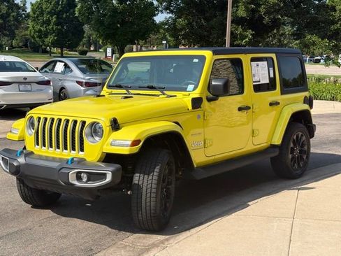 Used 2023 Jeep Wrangler Unlimited Sahara w/ Cold Weather Group AWD/4WD image 3