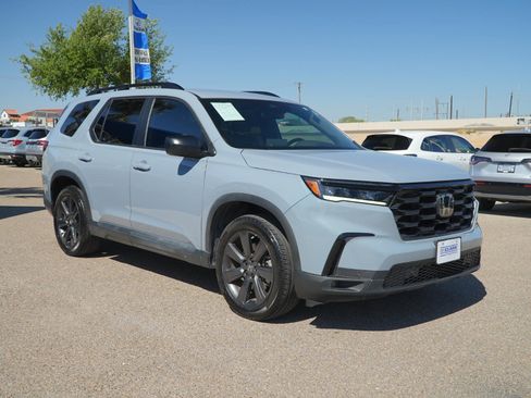 Used 2025 Honda Pilot Sport image 3