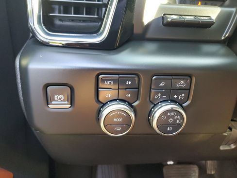 Used 2024 GMC Sierra 3500 Denali Ultimate AWD/4WD image 30