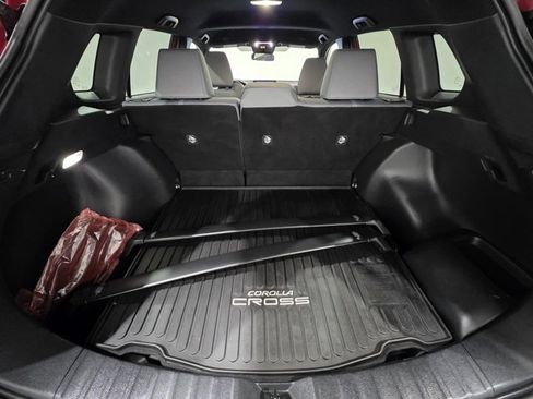 Used 2023 Toyota Corolla Cross SE image 21