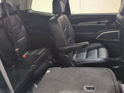 Certified 2022 Kia Telluride EX w/ EX Premium Package FWD image 12