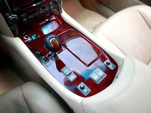 Used 2007 Lexus LS 460 image 40