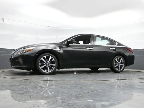 Used 2017 Nissan Altima 2.5 SR FWD image 22