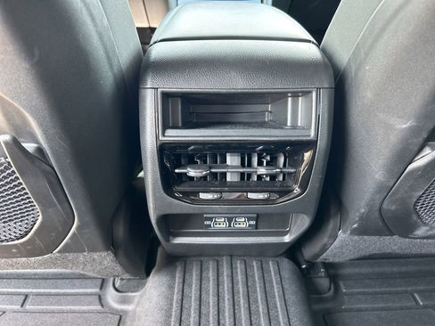 Used 2025 Jeep Grand Cherokee Laredo X RWD image 10