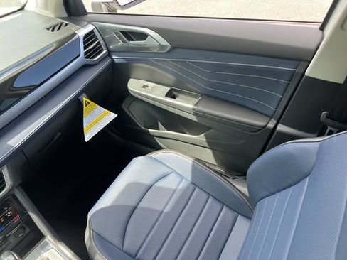 New 2026 Volkswagen Taos SEL AWD/4WD image 26