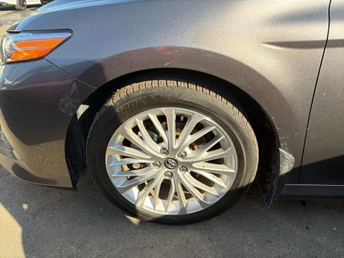 Used 2020 Toyota Camry XLE image 14