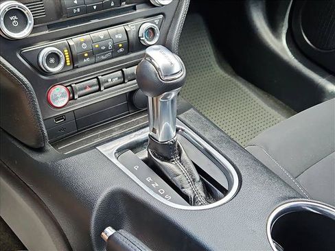 Used 2018 Ford Mustang Coupe RWD image 12