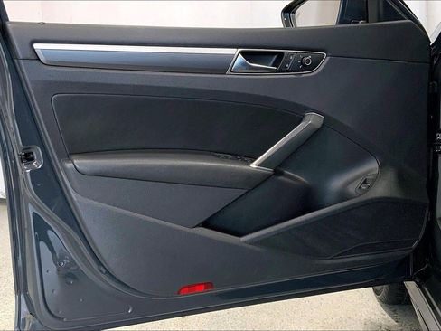 Used 2017 Volkswagen Passat 1.8T R-Line image 25