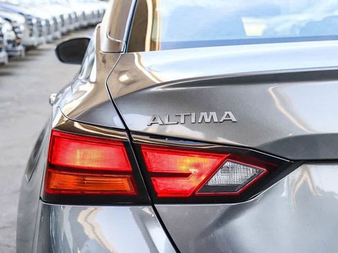 Used 2024 Nissan Altima 2.5 SV FWD image 11