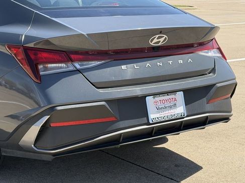Used 2024 Hyundai Elantra SEL image 6