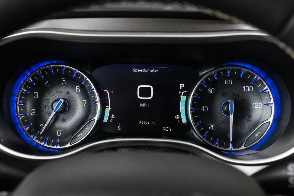 Used 2024 Chrysler Pacifica Touring-L FWD image 28