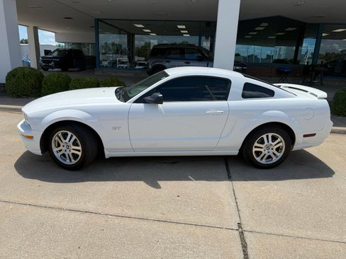 Used 2006 Ford Mustang GT Premium RWD image 14