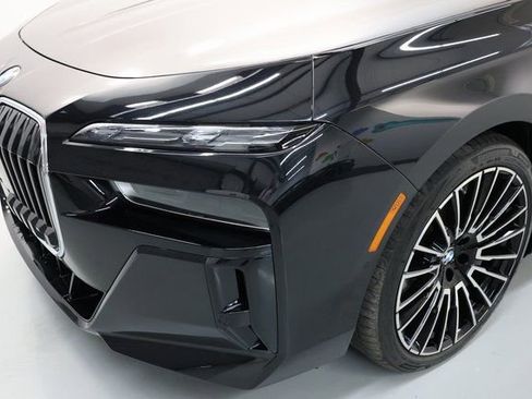 Used 2024 BMW 760i xDrive w/ Executive Package image 60